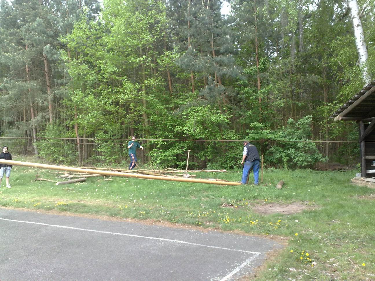 Stavění májky